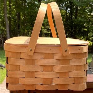 Vintage picnic basket- pie carrier